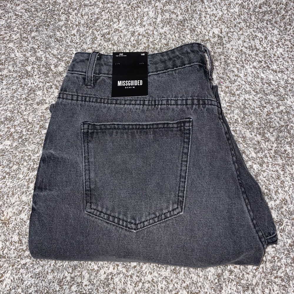 TALL RIOT HIGH-WAISTED MOM JEANS SZ 10